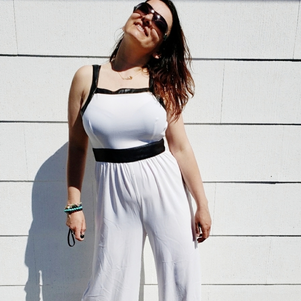 GUESS white jumpsuit size 6 with black waistband - Picture 1 of 7